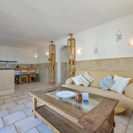 Guzman - Junai Villa