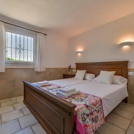 Guzman - Junai Villa